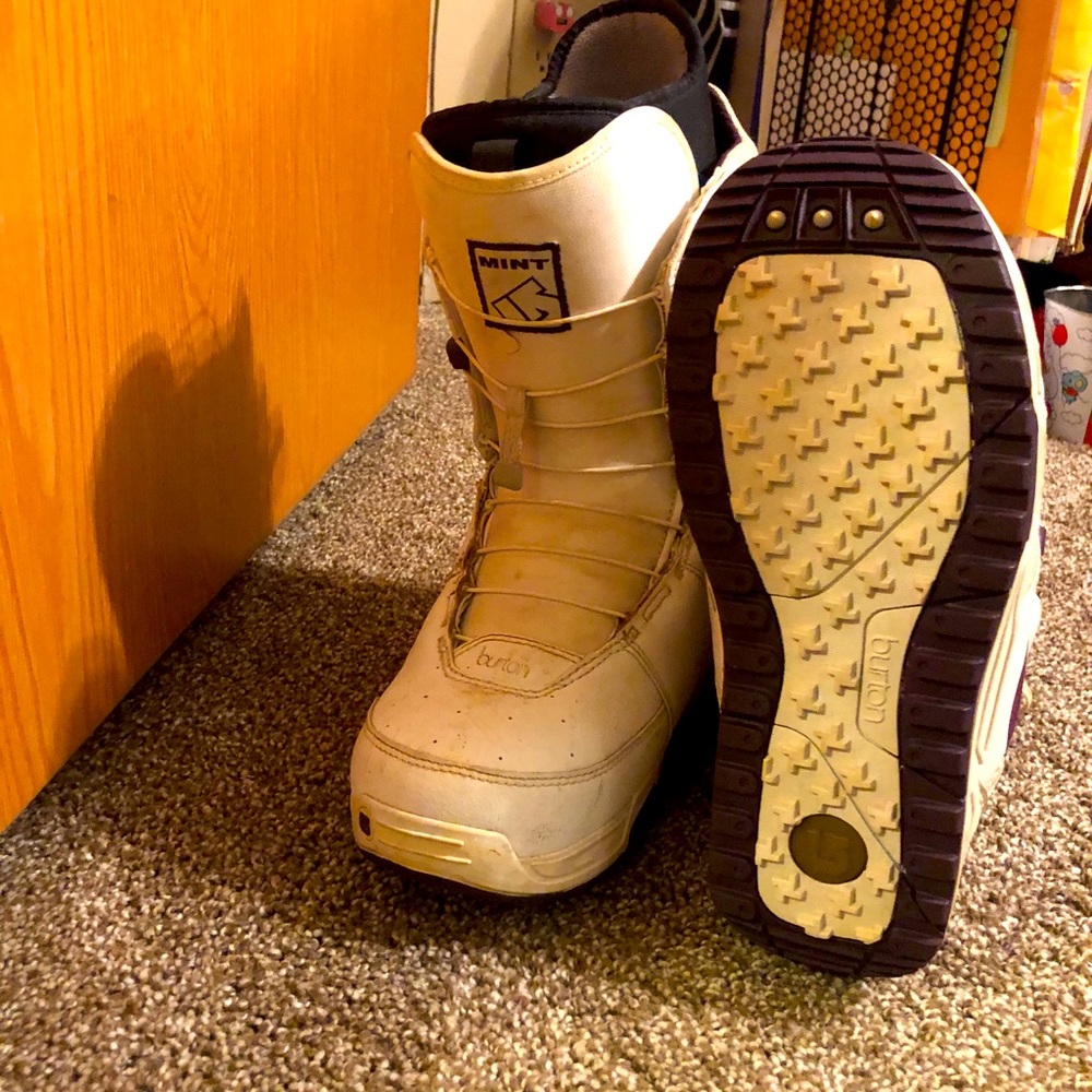 Burton’s mint snowboarding boots